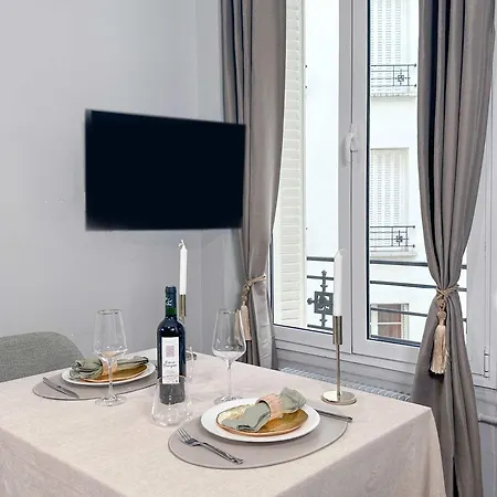 Cosy Hideaway Near Montparnasse *